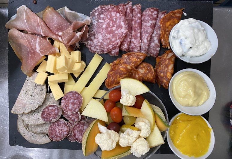 Planche apéritif au resto la grange